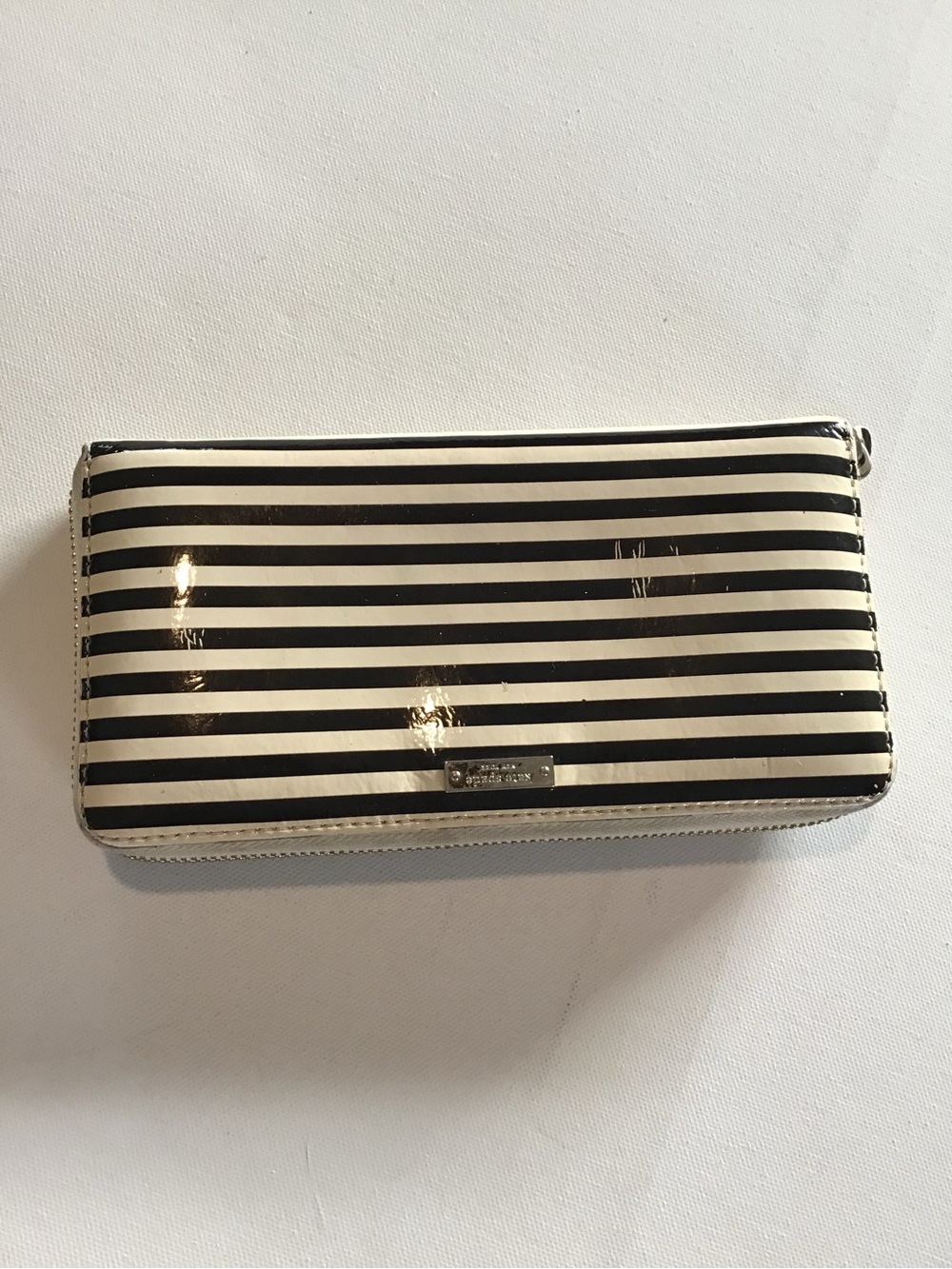 Kate Spade New York Seersucker Stripe Lacey Zip Around Wallet Black White Patent